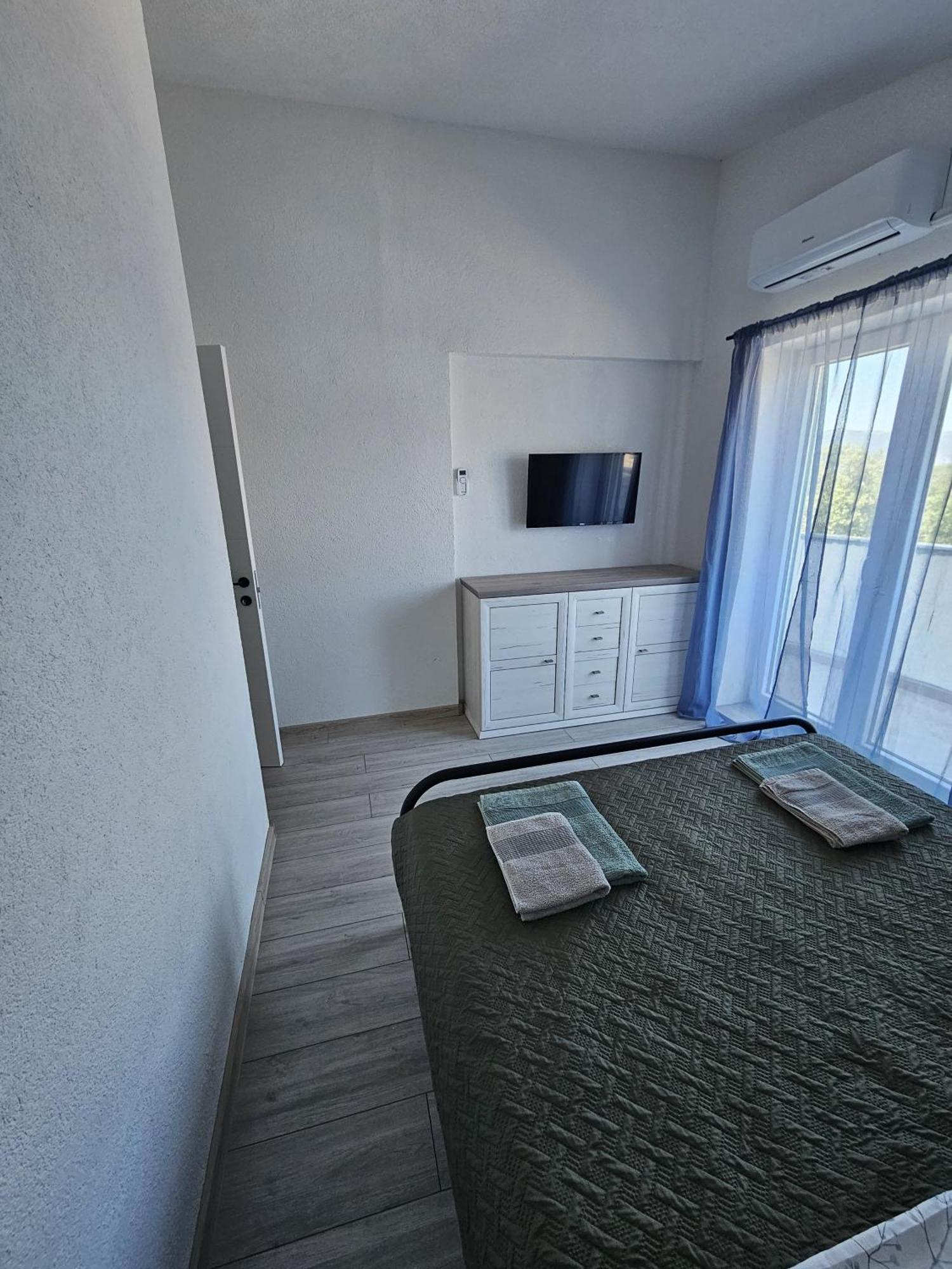 Apartmani 1 Pinezici Exterior foto