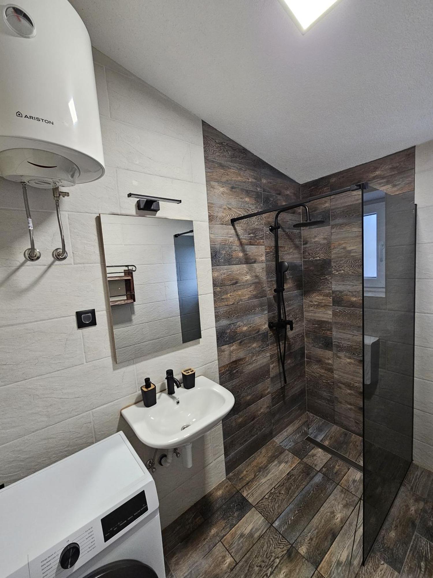 Apartmani 1 Pinezici Exterior foto