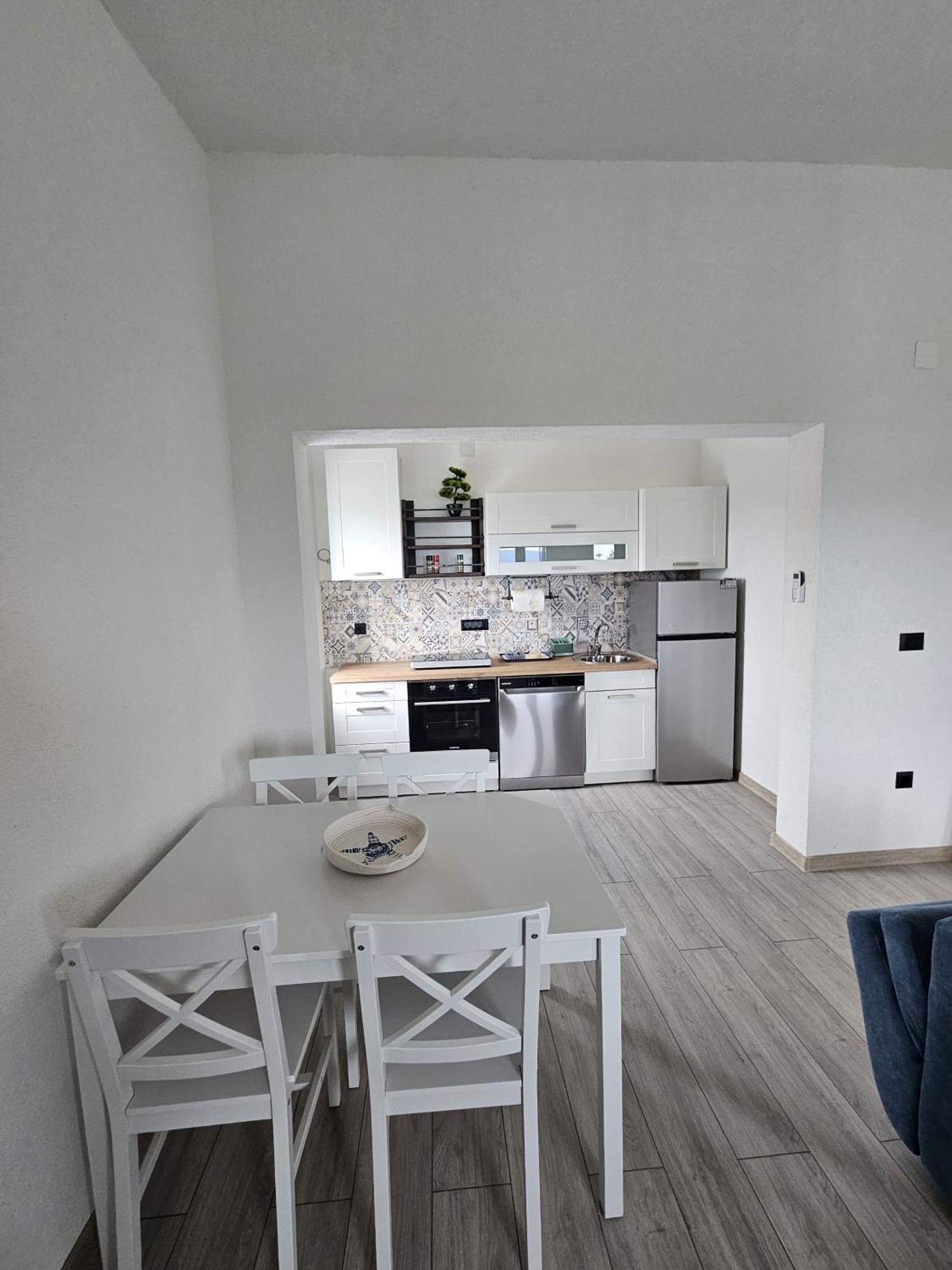 Apartmani 1 Pinezici Exterior foto